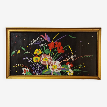 Broderie florale sur soie noire encadrée 1950