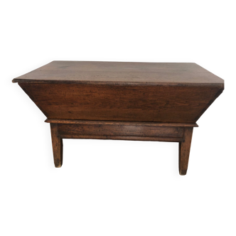 Free-standing chest / wooden chest