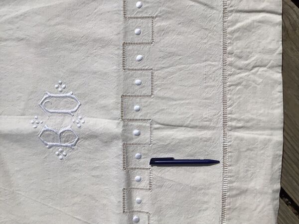 Drap neuf métis brodé BO pastilles jour échelle créneaux