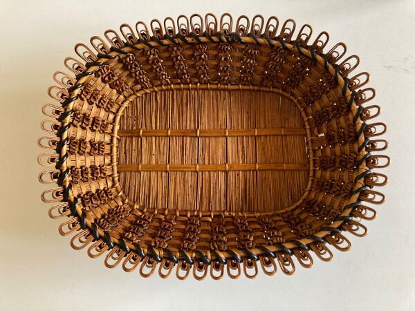 Corbeille 19e en osier brodé des vanniers art populaire