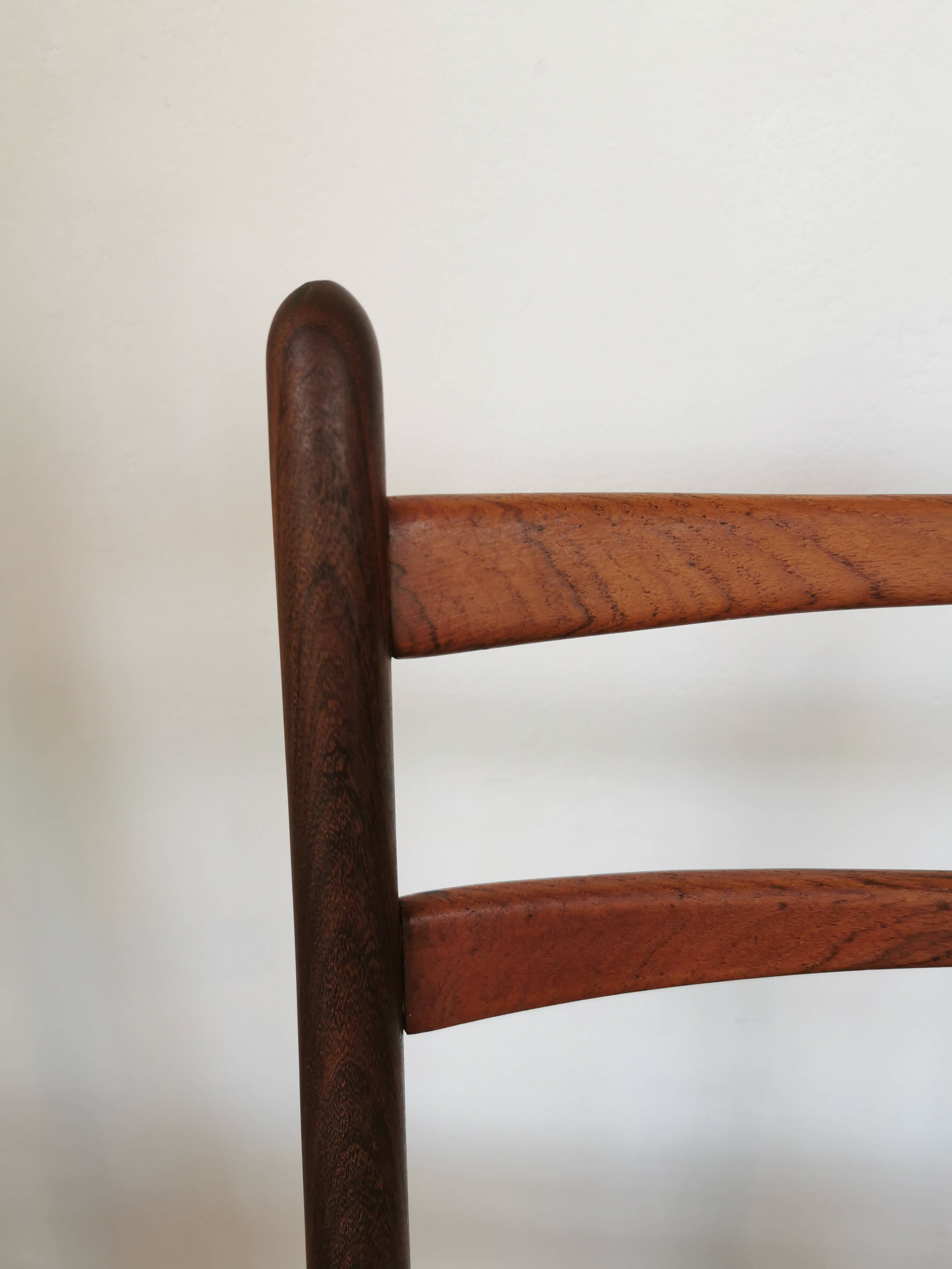 Set of 4 Scandinavian chairs no