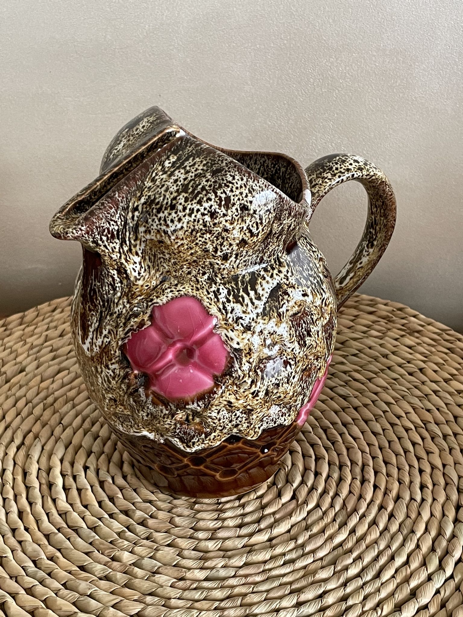 Pichet Vallauris décor de roses