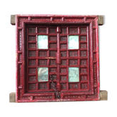 Fenêtre en bois décor traditionnelle rouge, Pakistan, région du Penjab