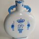 Gourd-shaped blue and white porcelain vase from China, 19th century.