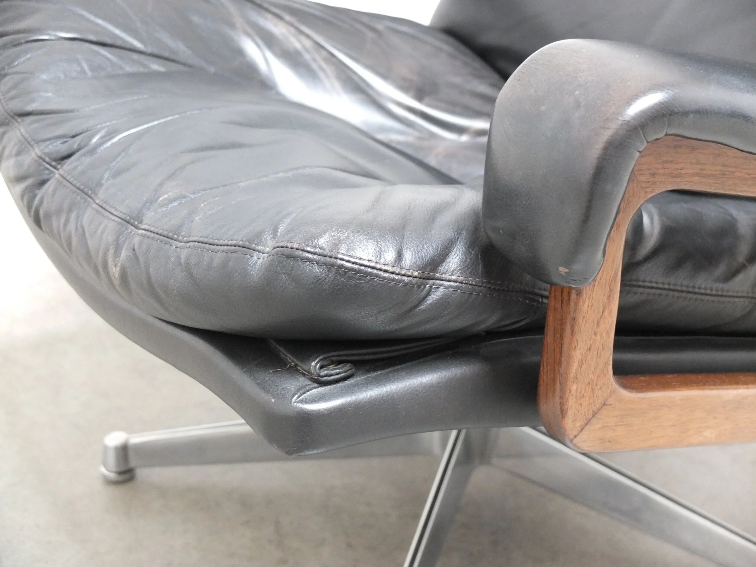 Iconic 'King' lounge chair by André Vandenbeuck for Strässle, 1960s