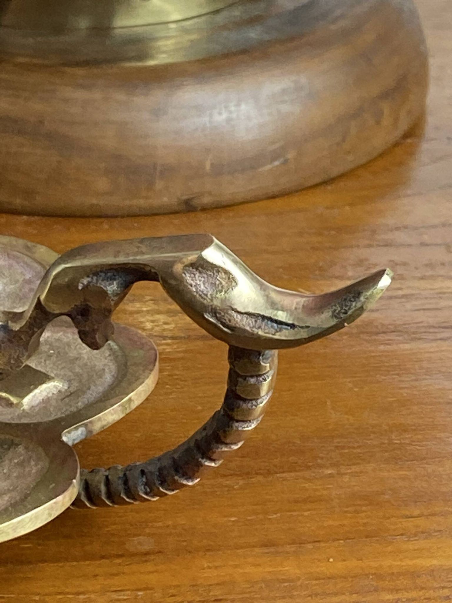 Handheld candlestick in bronze, card game decoration