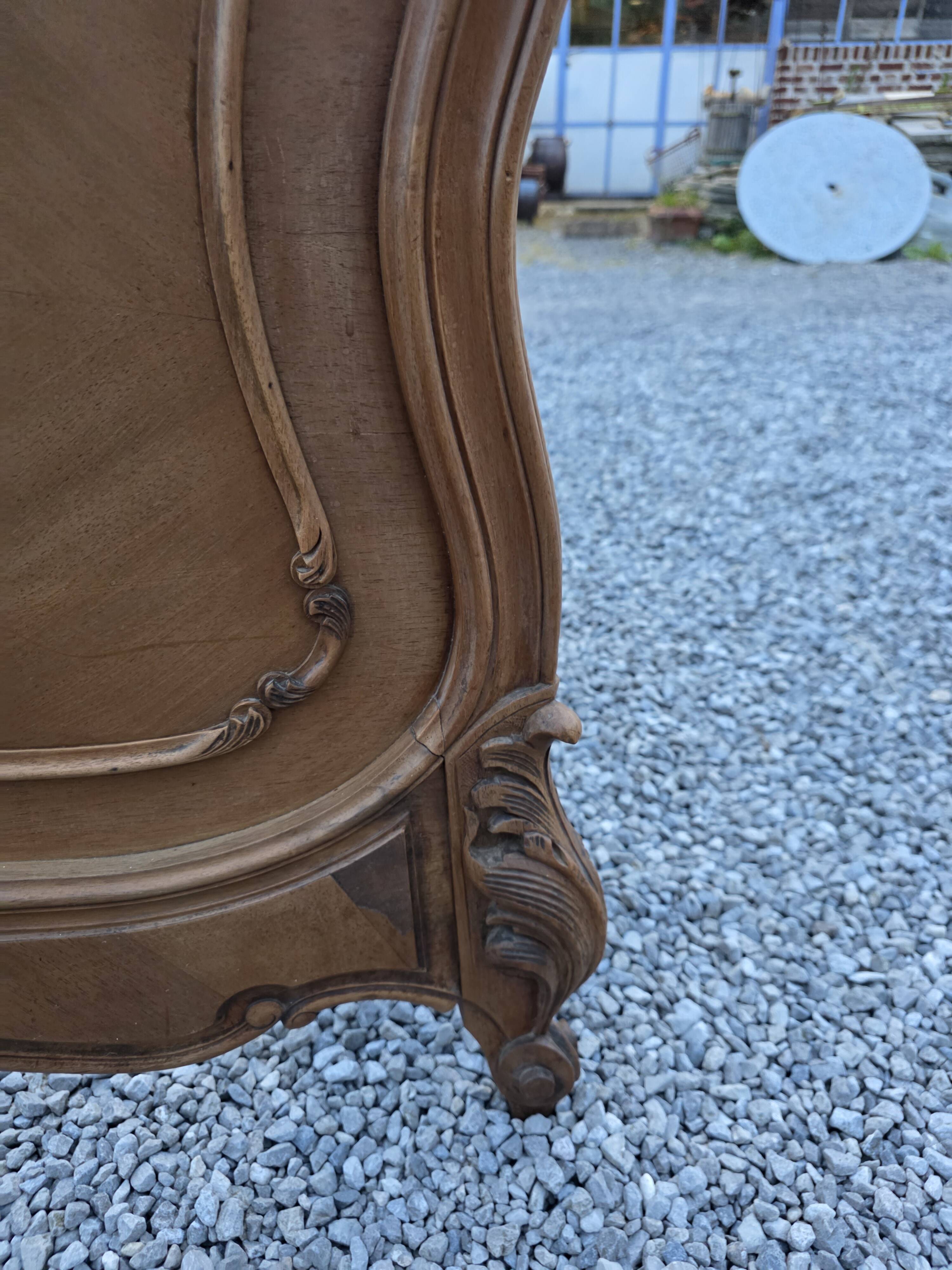 Lit style Louis XV en noyer (1 personne)