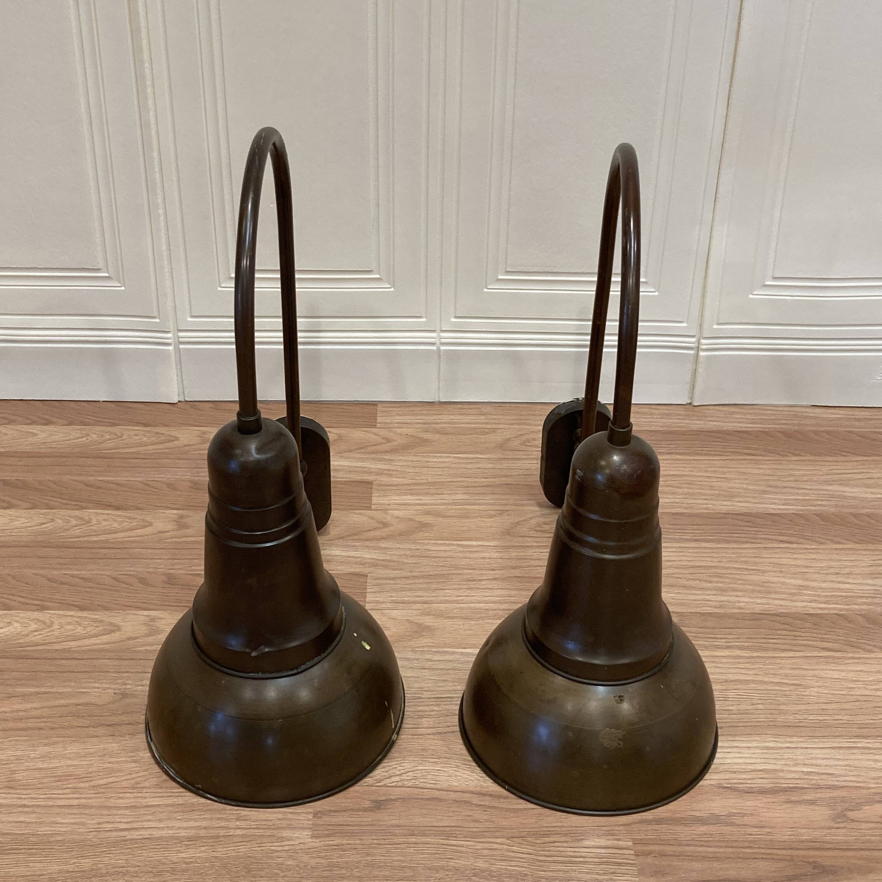 Grande paire d'appliques 1950 Design industriel.