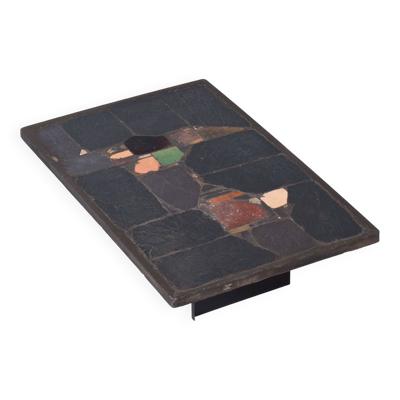 Table basse rectangulaire par Paul Kingma avec ardoise, céramique colorée et laiton, années 1970.
