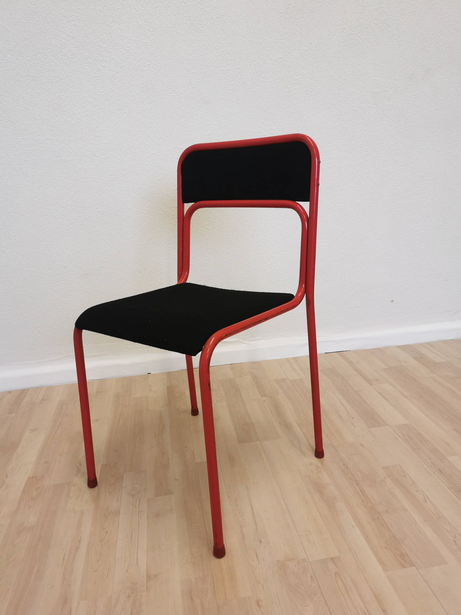 Set of 4 1970s Red & Black Metal Chair: Space Age Stackable Dining Chair
