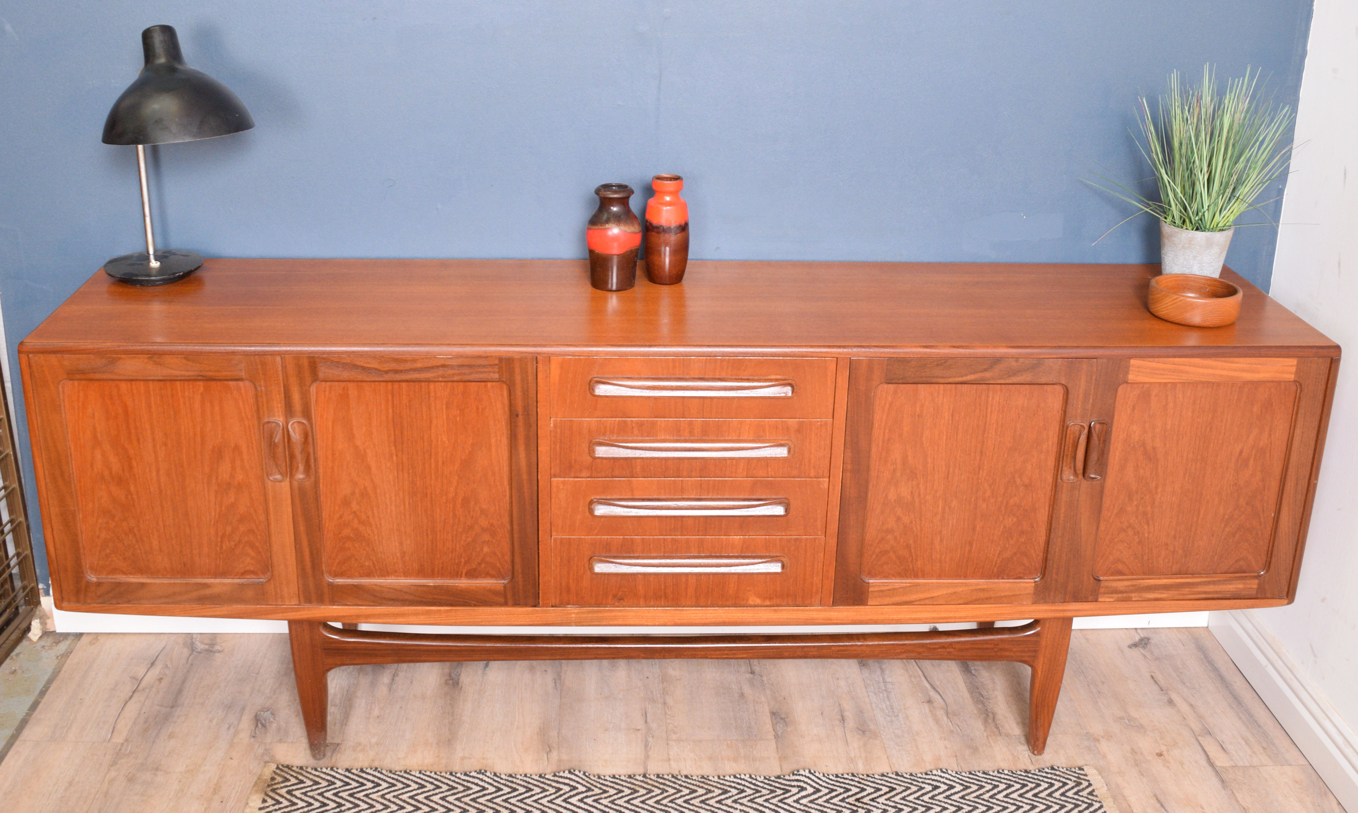 Enfilade par Viktor Wilkins
