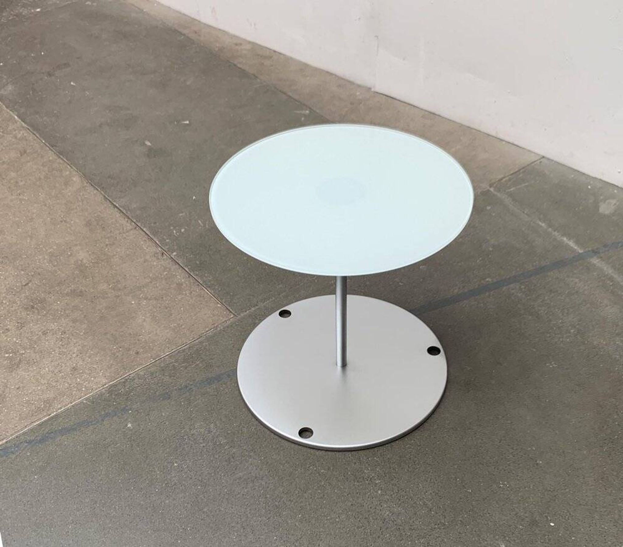 Table d'appoint de la série Drift allemande postmoderne par Walter Knoll, années 1990