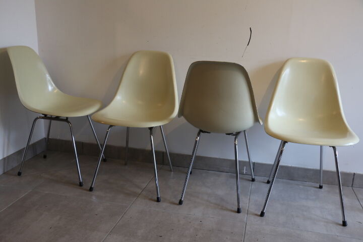 4 Herman Miller cream Eames shell chairs