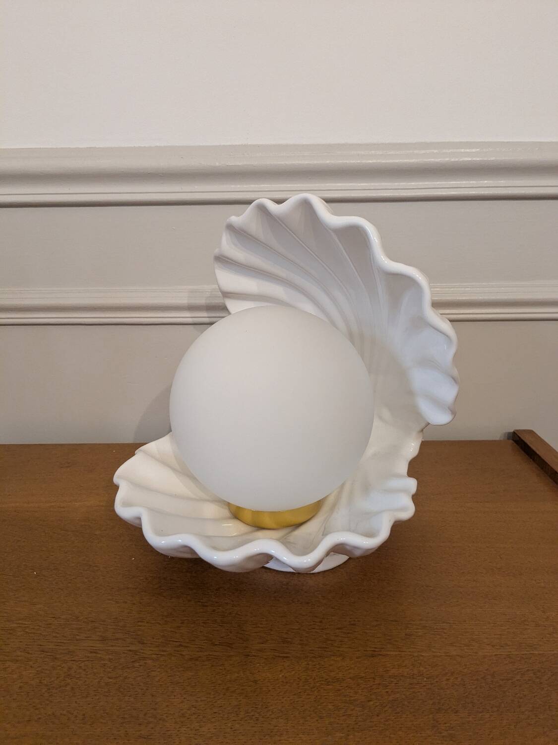 Vintage ceramic shell lamp
