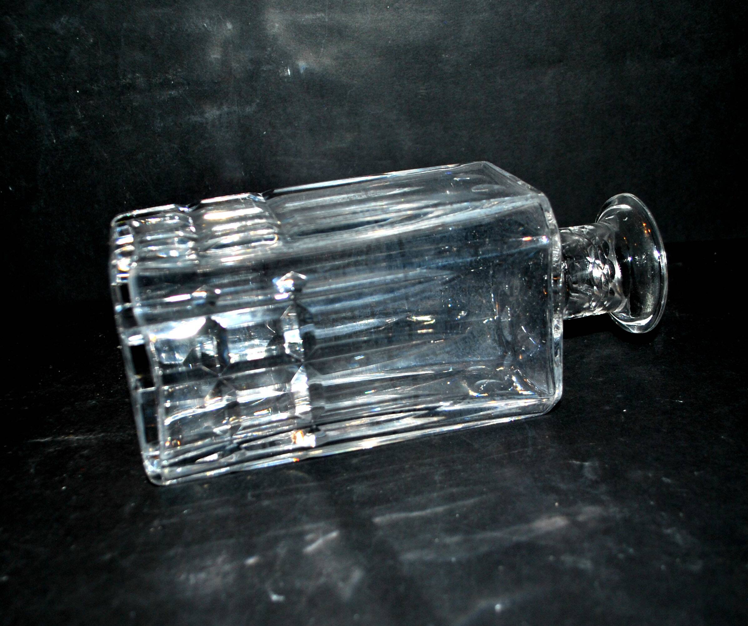 Manhattan model St. Louis cut crystal whisky decanter