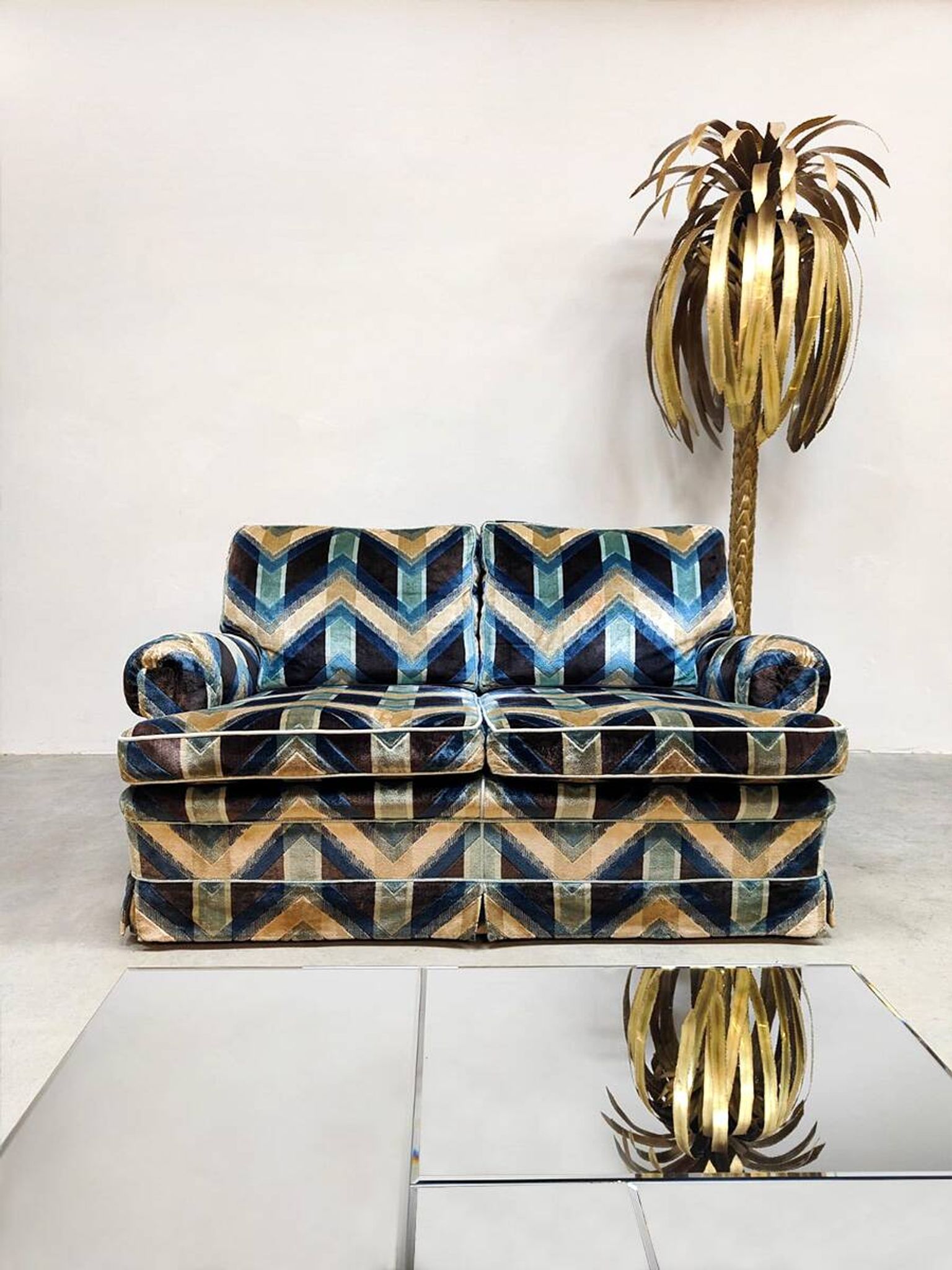 Vintage design Luxury velvet lounge sofa 2 seater 'Geometric lines'