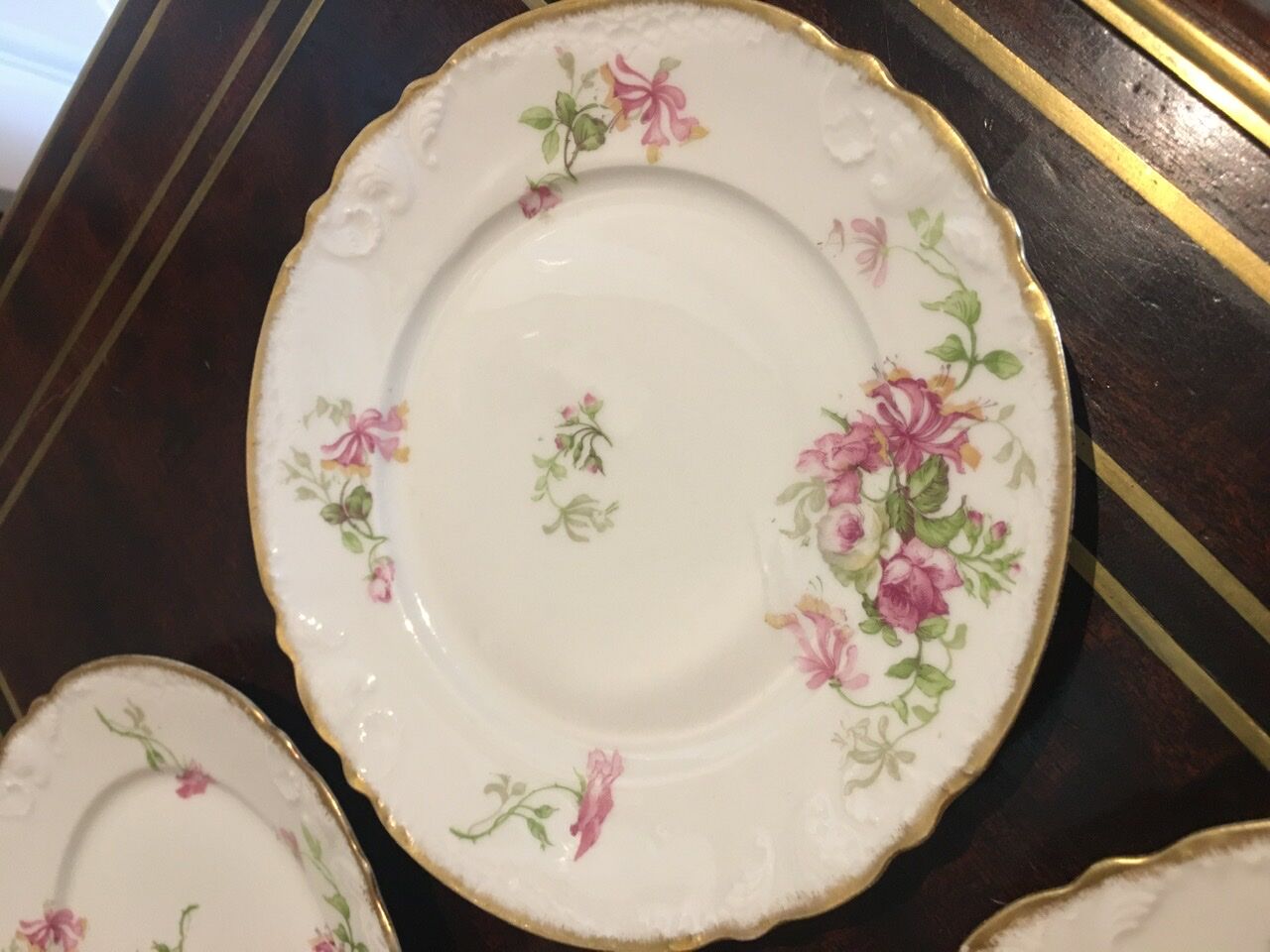 4 porcelain entremet plates