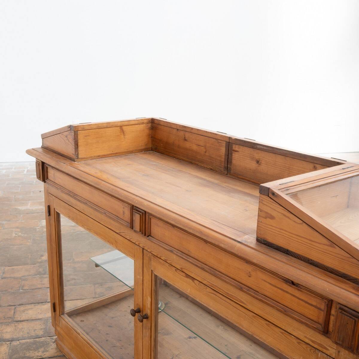Ancienne vitrine de présentation - début du XXème siècle