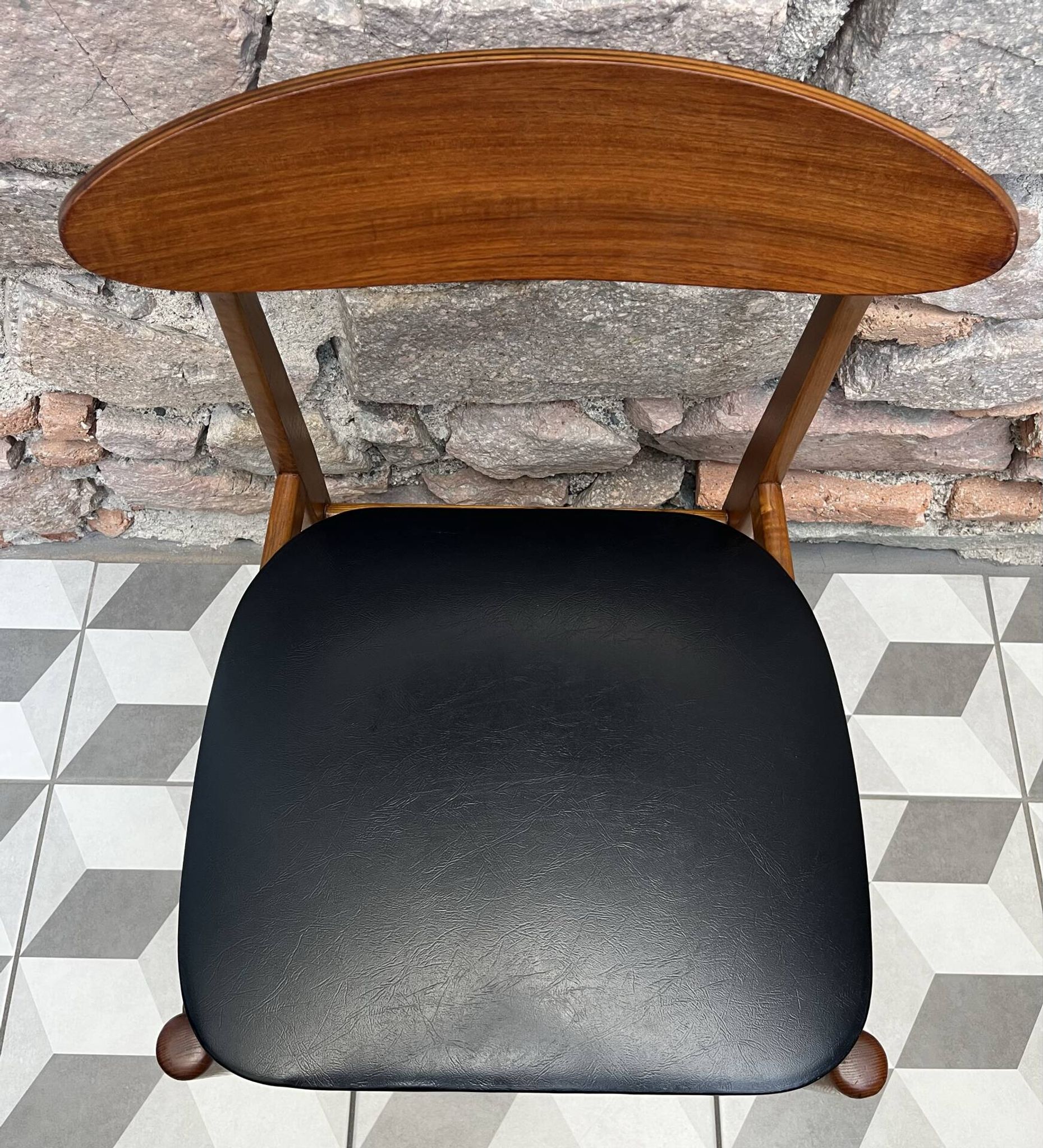 Chaise scandinave années 60 Skaï noir