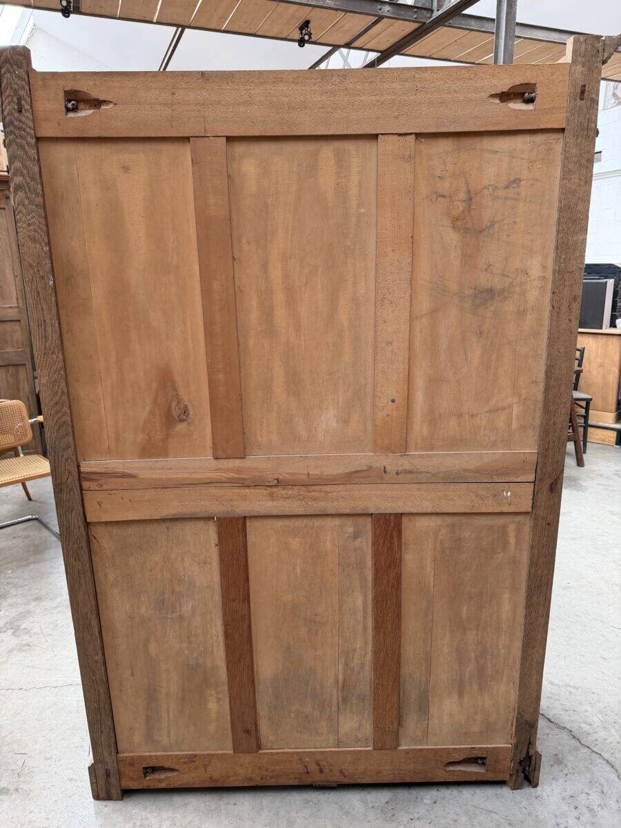 Showcase in oak from the late 19th century.