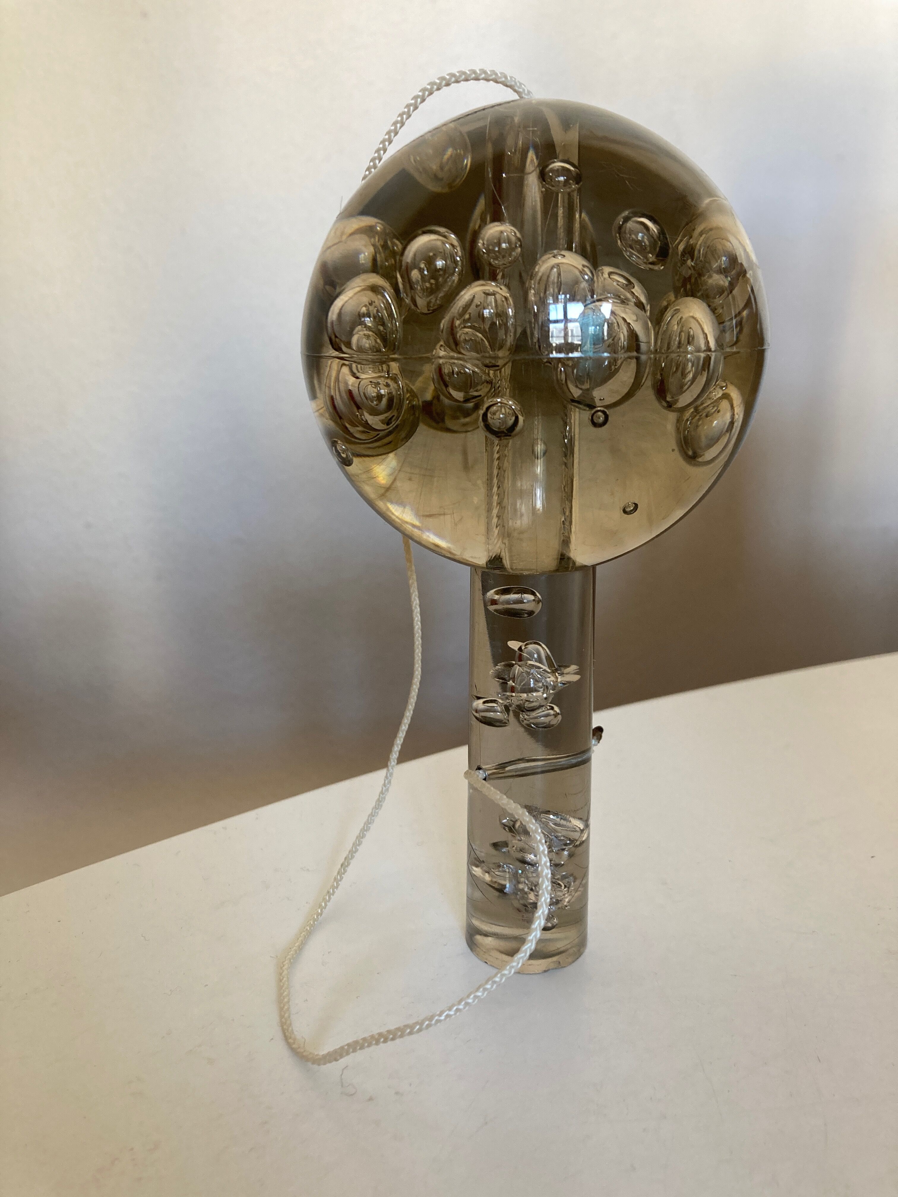 Bilboquet en plexiglas bullé space age 1970