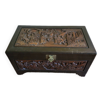 Ancien grand coffre en bois sculpté importé chine