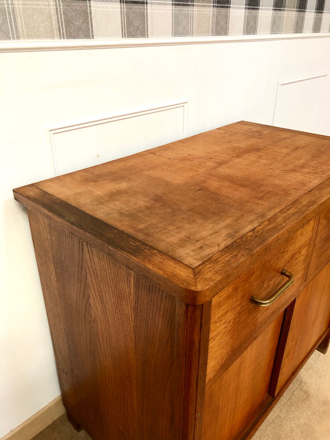 Sideboard sliding doors