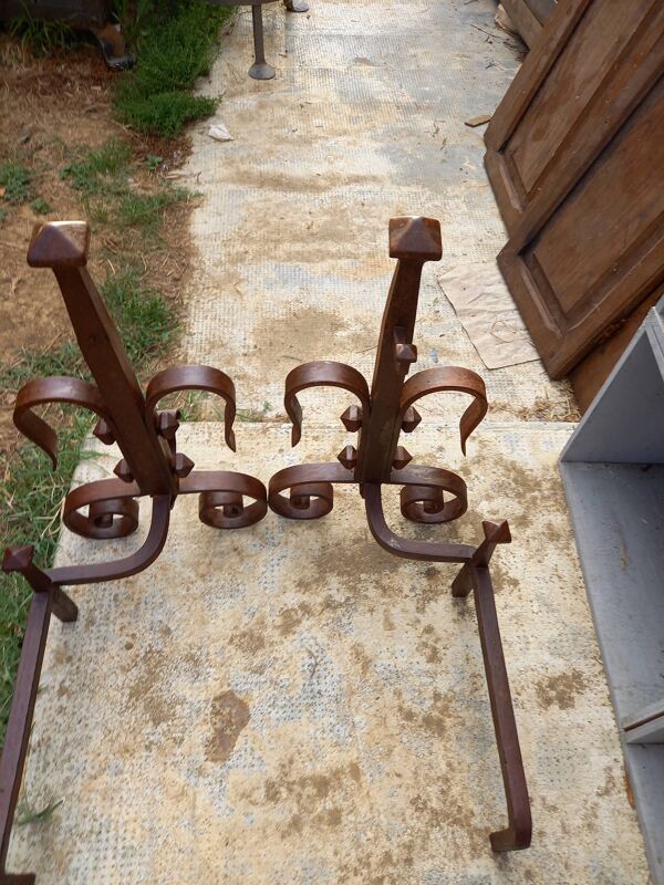 Paire de chenets anciens en fer forgé