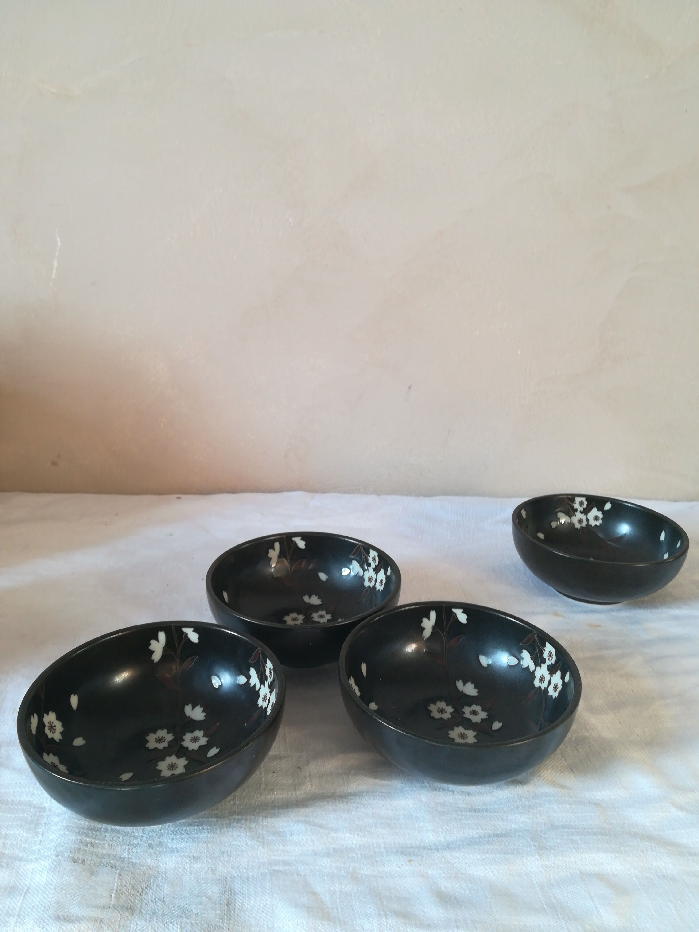 4 Japanese bowls