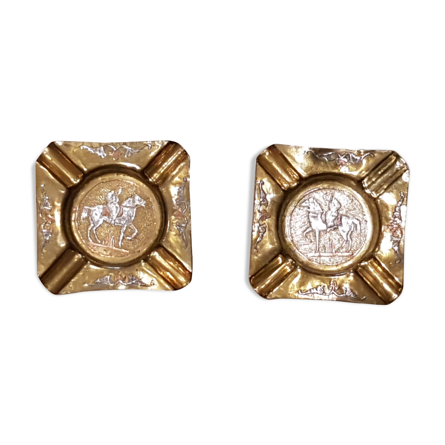 Set of 2 period ashtrays in brass carved and engraved by hand