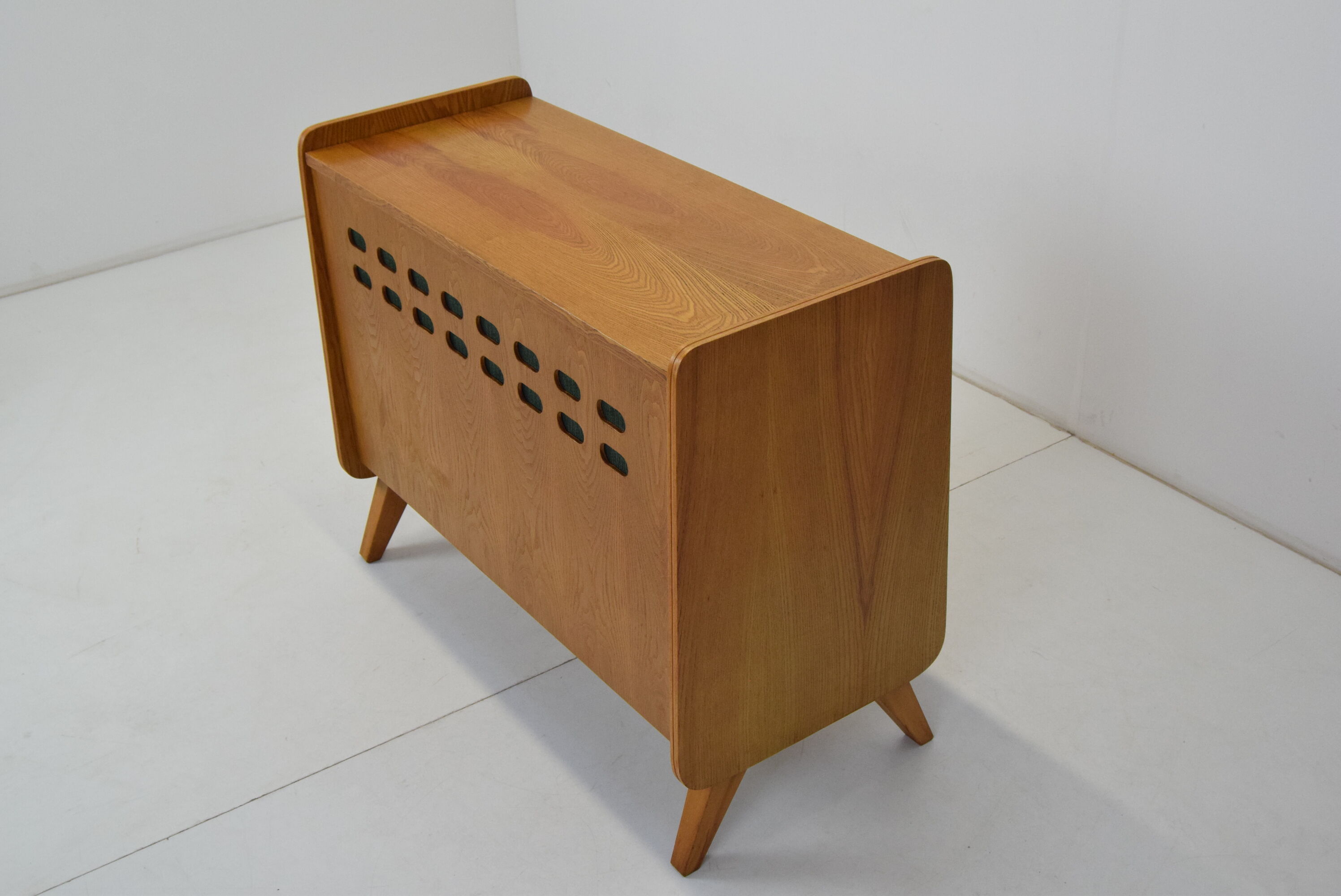 Commode du milieu du siècle Tatra Pravenec années 1960.