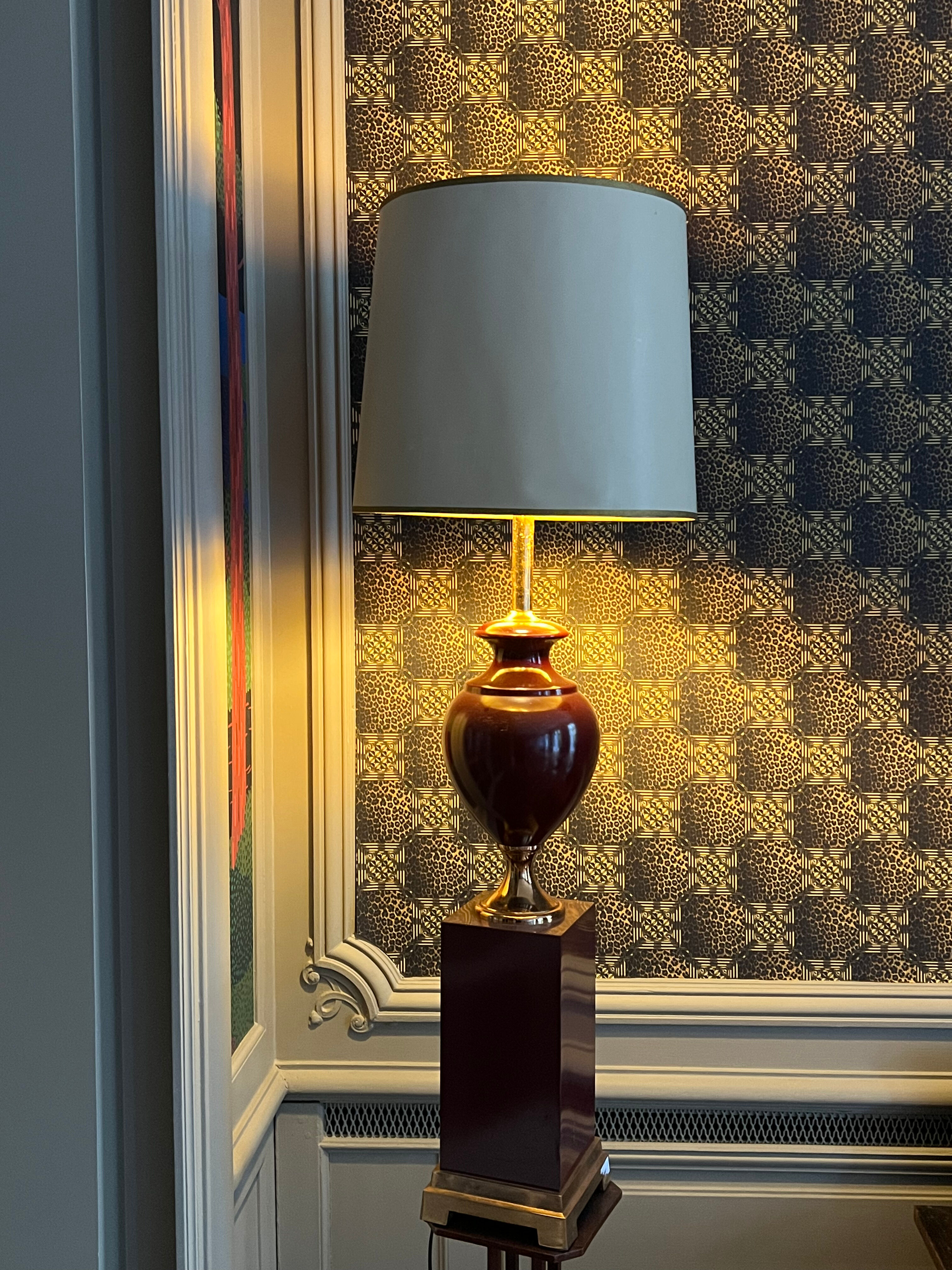 Ceramic and burgundy lacquered metal lamp