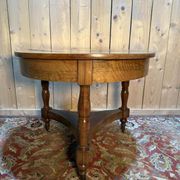 Table ronde d'appoint - Guéridon époque Louis Philippe en noyer massif