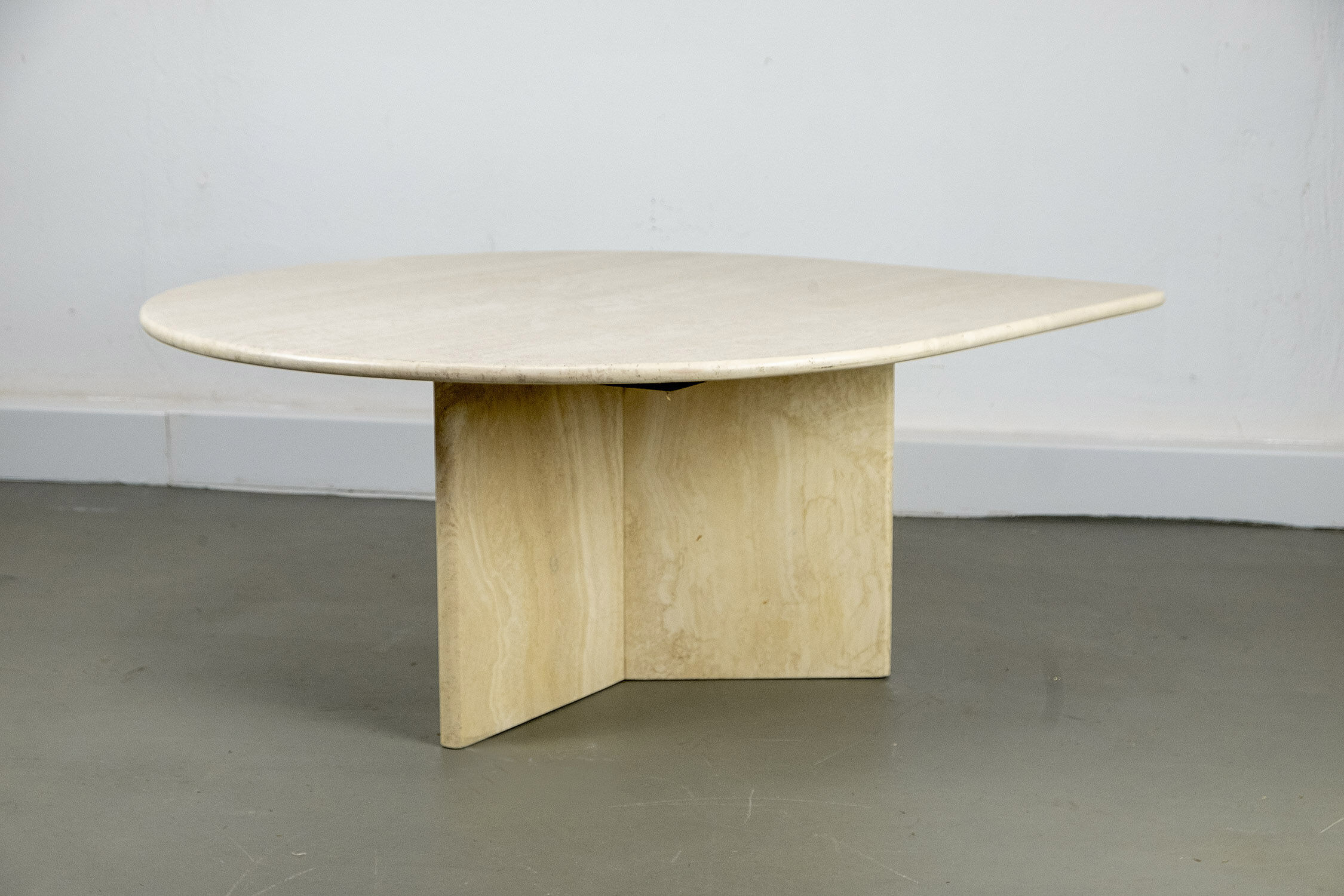 Table basse en forme de goutte en travertin, années 1990