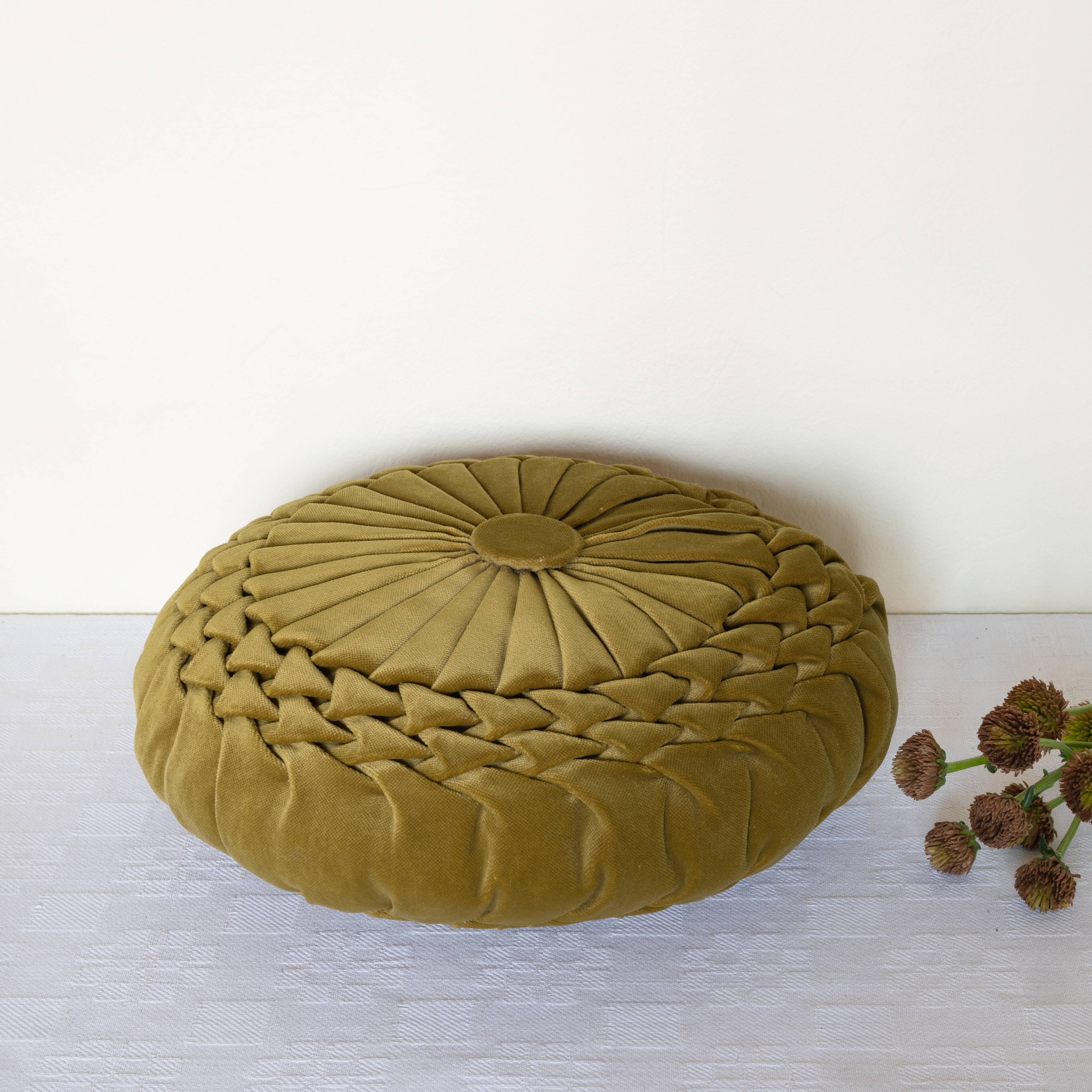 Coussin rond plissé en velours vert kaki