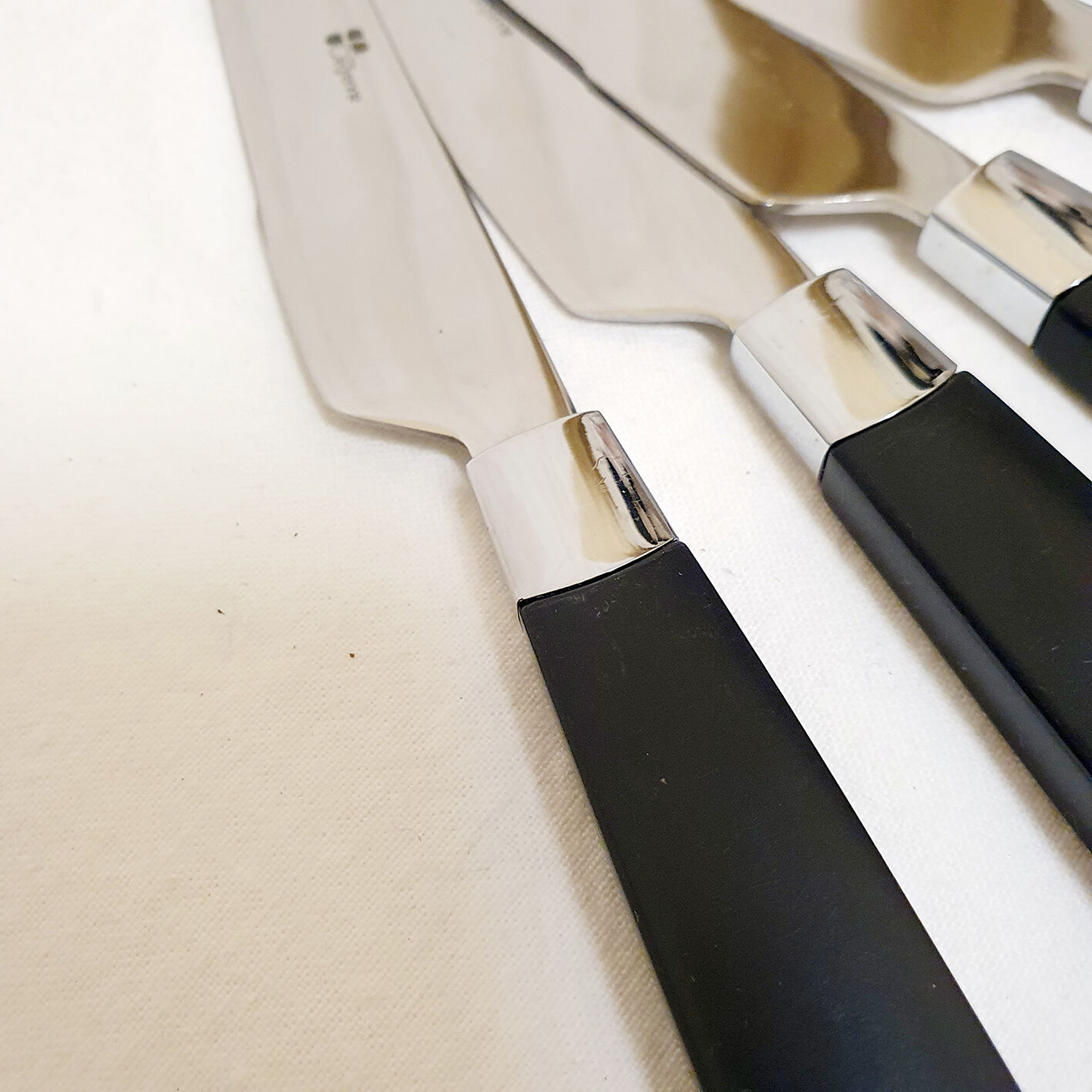 8 Guy Degrenne knives