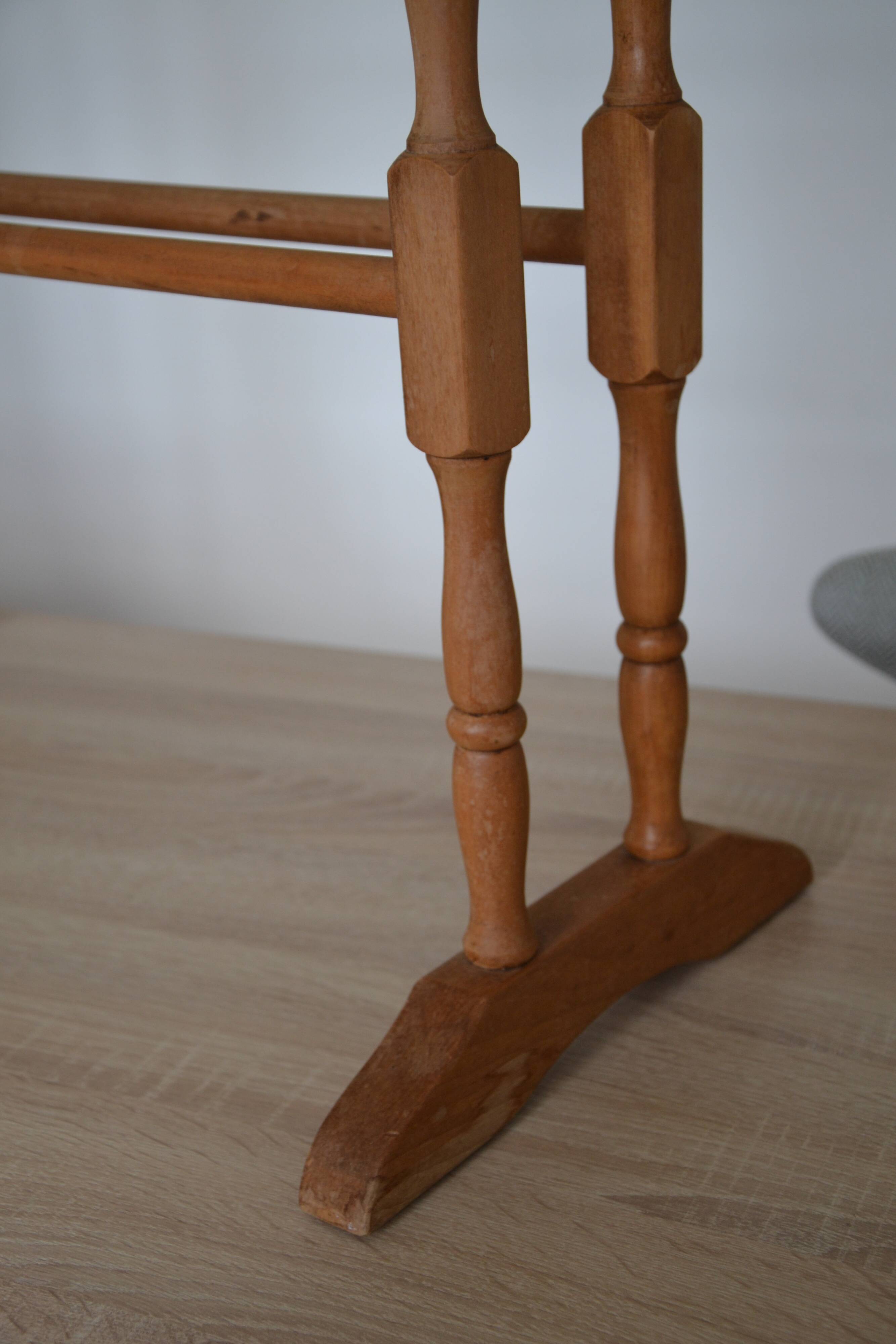 Pine towel rack