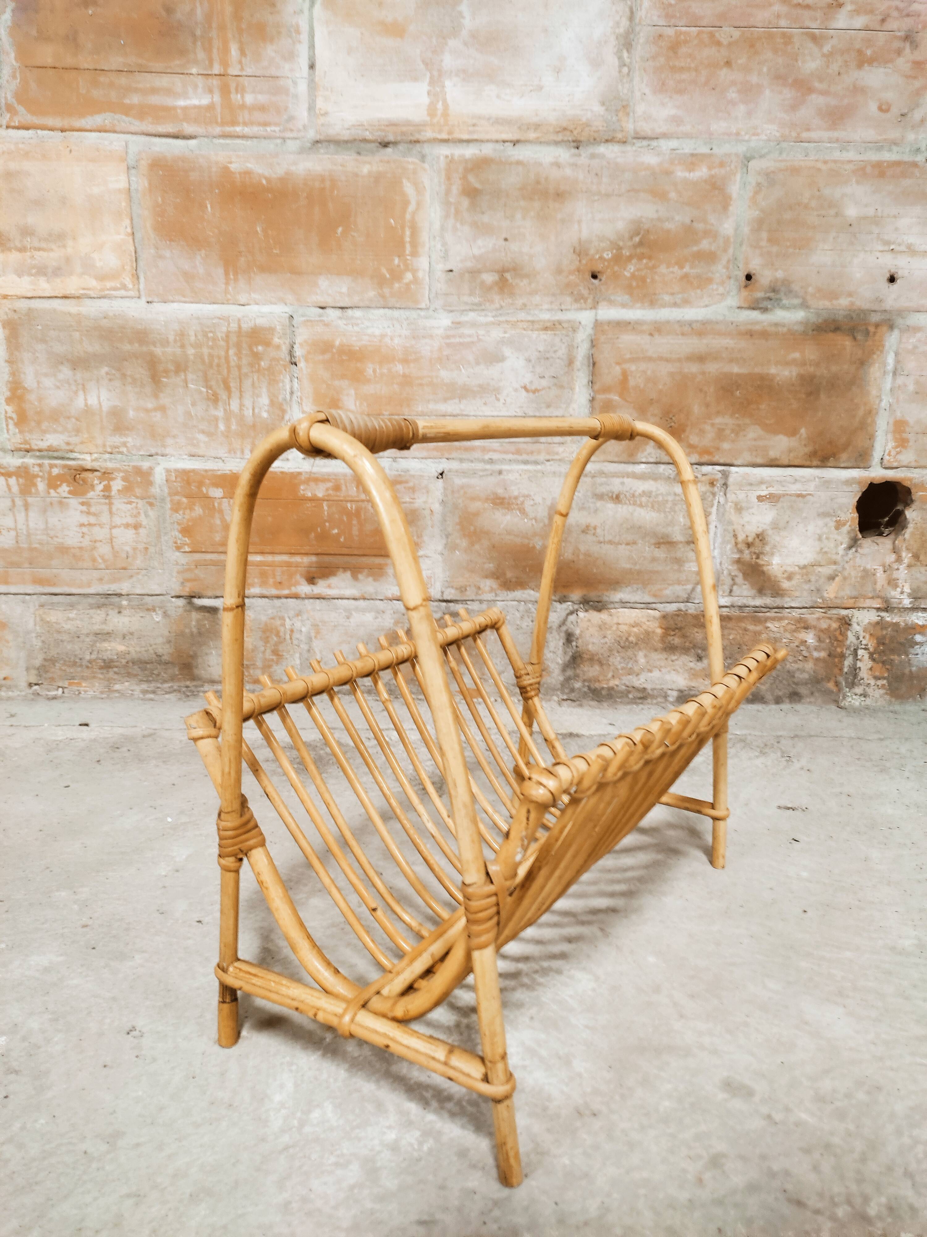 Porte revue années 60 en rotin