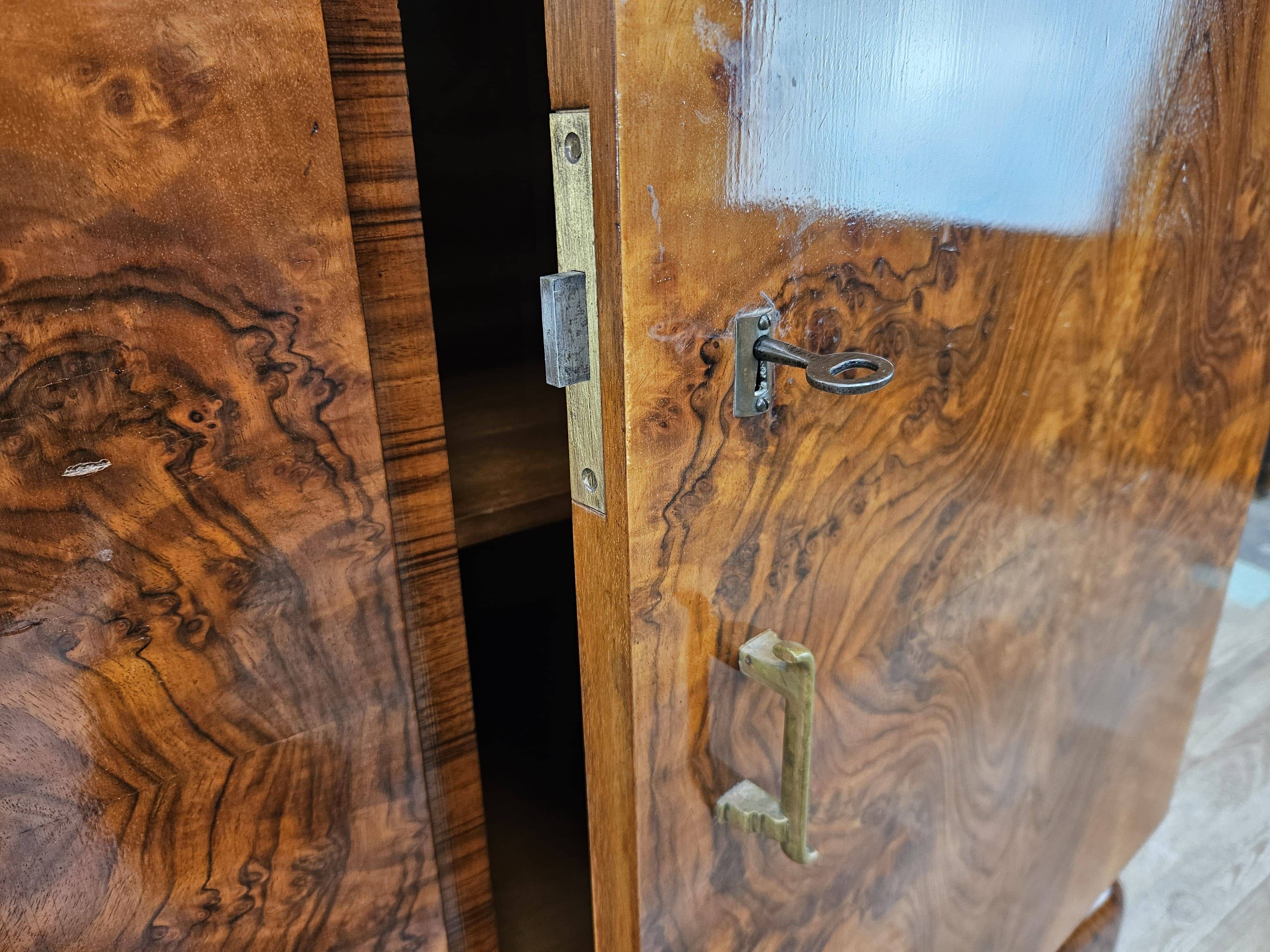 French Art Decò sideboard in walnut, 1940