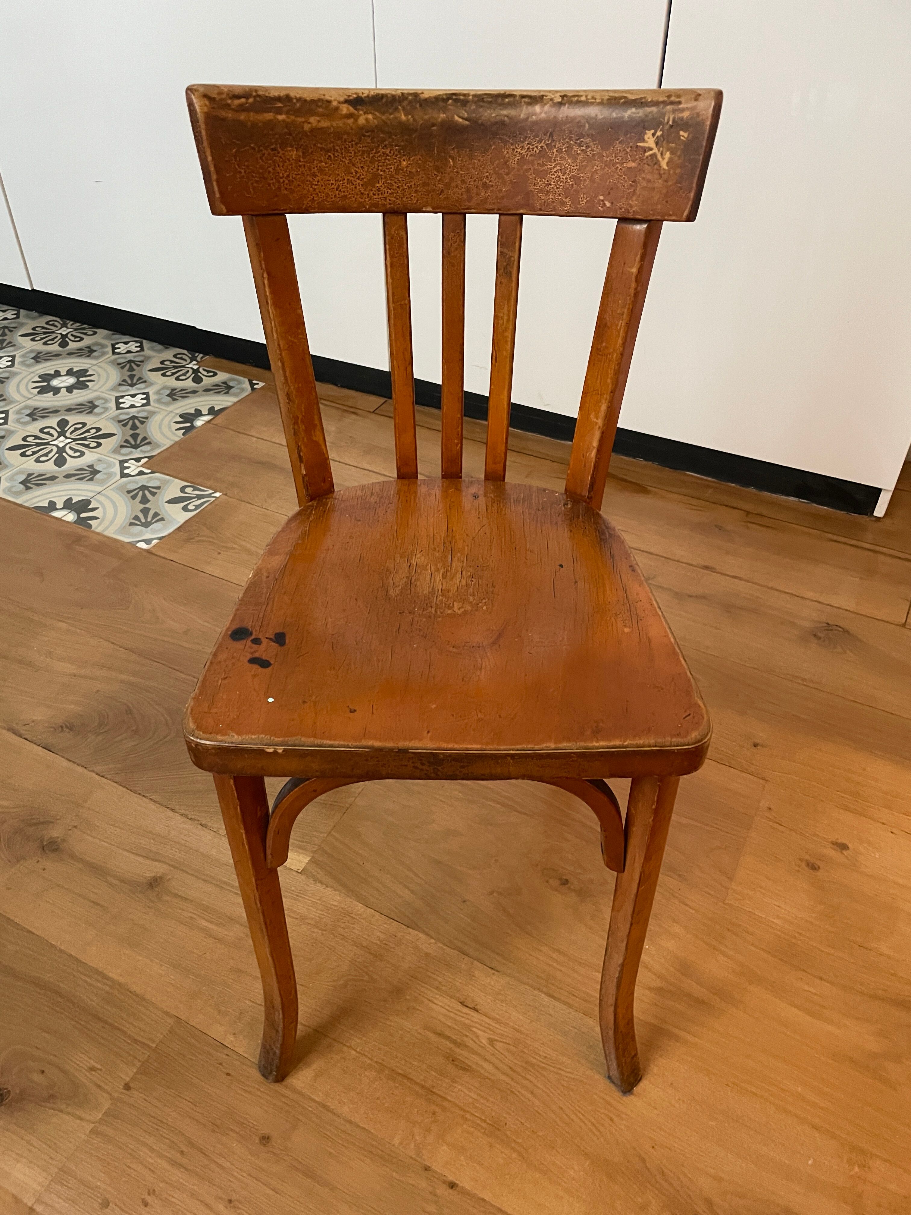 3 Chaises bistrot dont 2 Baumann
