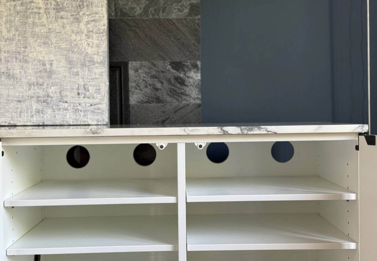 Florence Knoll “Credenza 4” sideboard – Arabescato marble