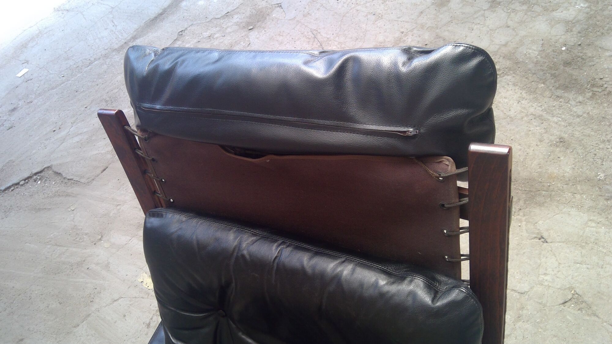 Fauteuil en cuir noir scandinave Ingmar Relling Westnofa circa 1960