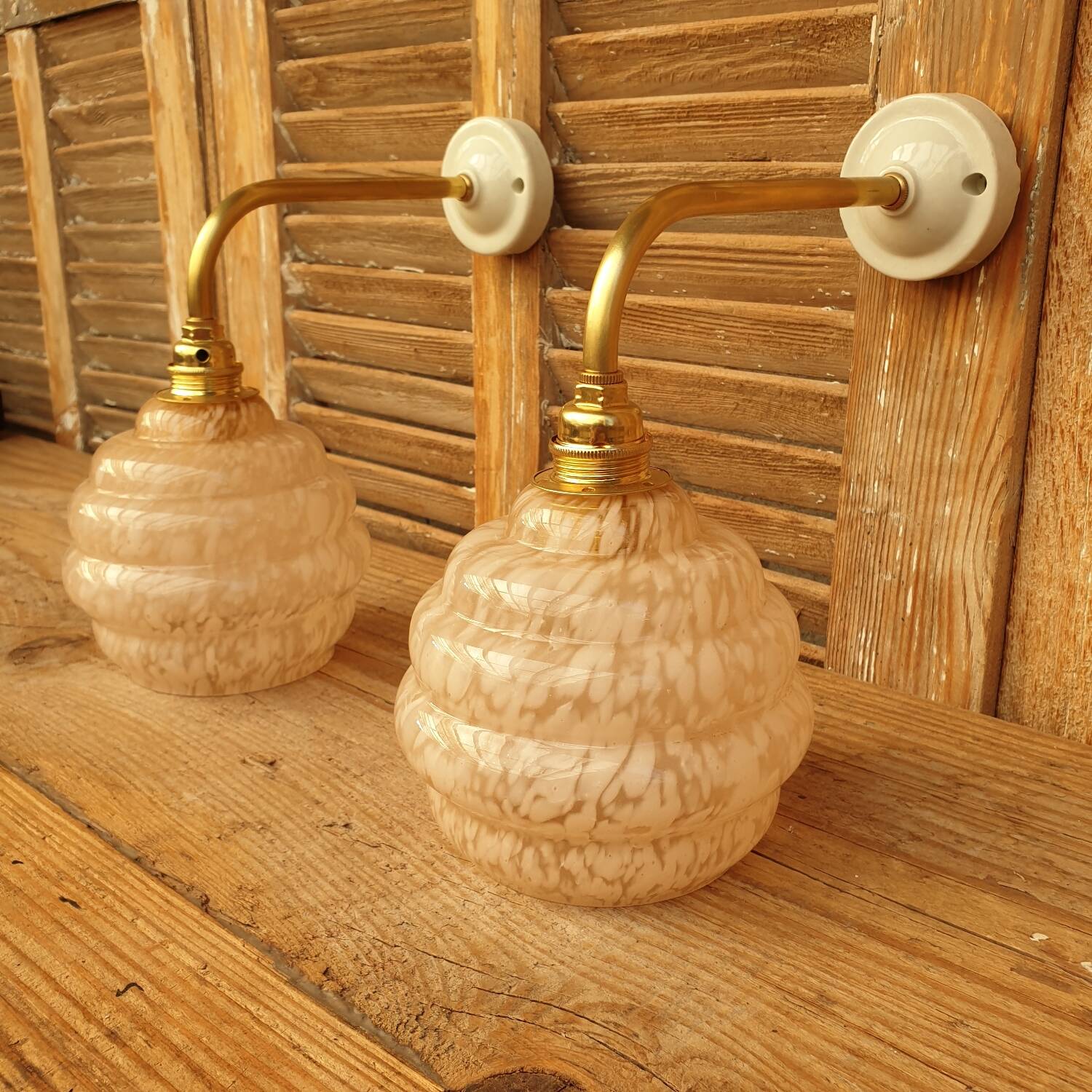 Swan neck wall lights in brass and Clichy glass