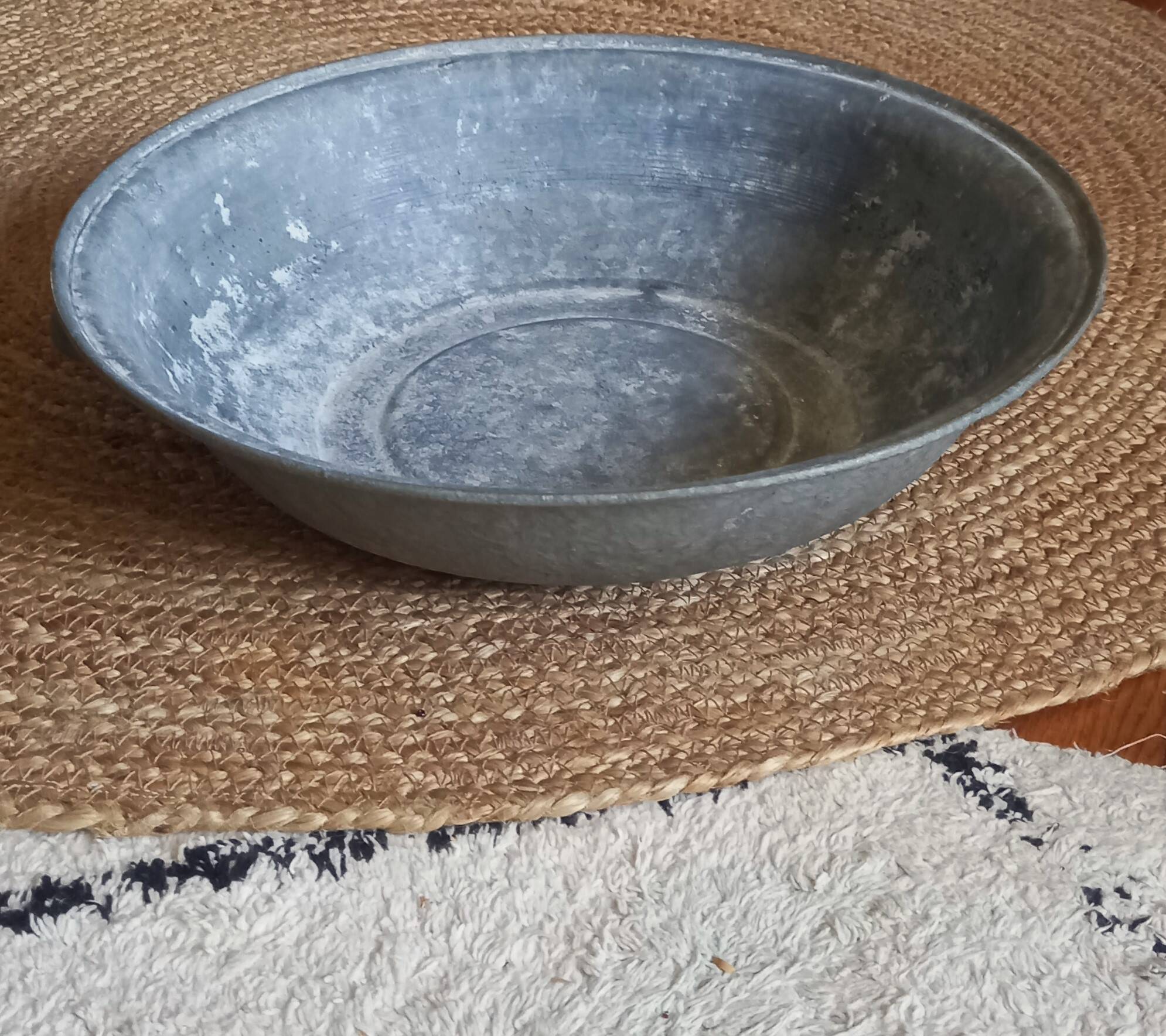 Planter Large round zinc basin with two handles