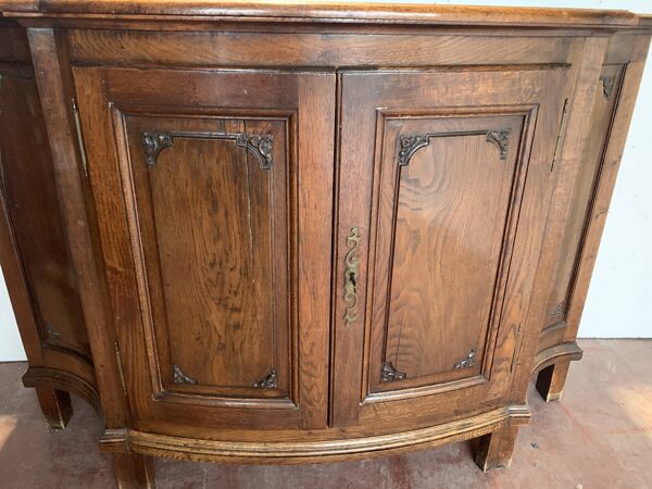 Buffet a hauteur d'appui de style Louis XIV en chêne massif XIX siècle