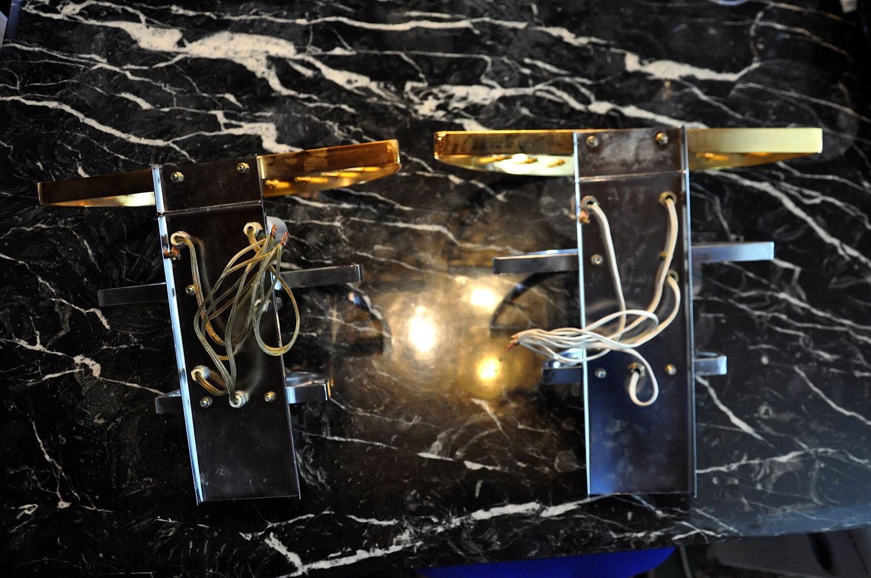 Pair of Venini wall lamps, 3 levels, triedri crystals, Italy, 1970