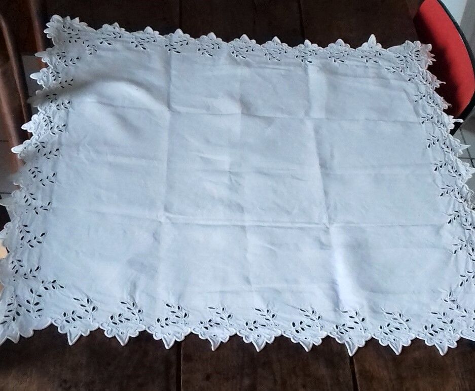 Square tablecloth old white lace Richelieu