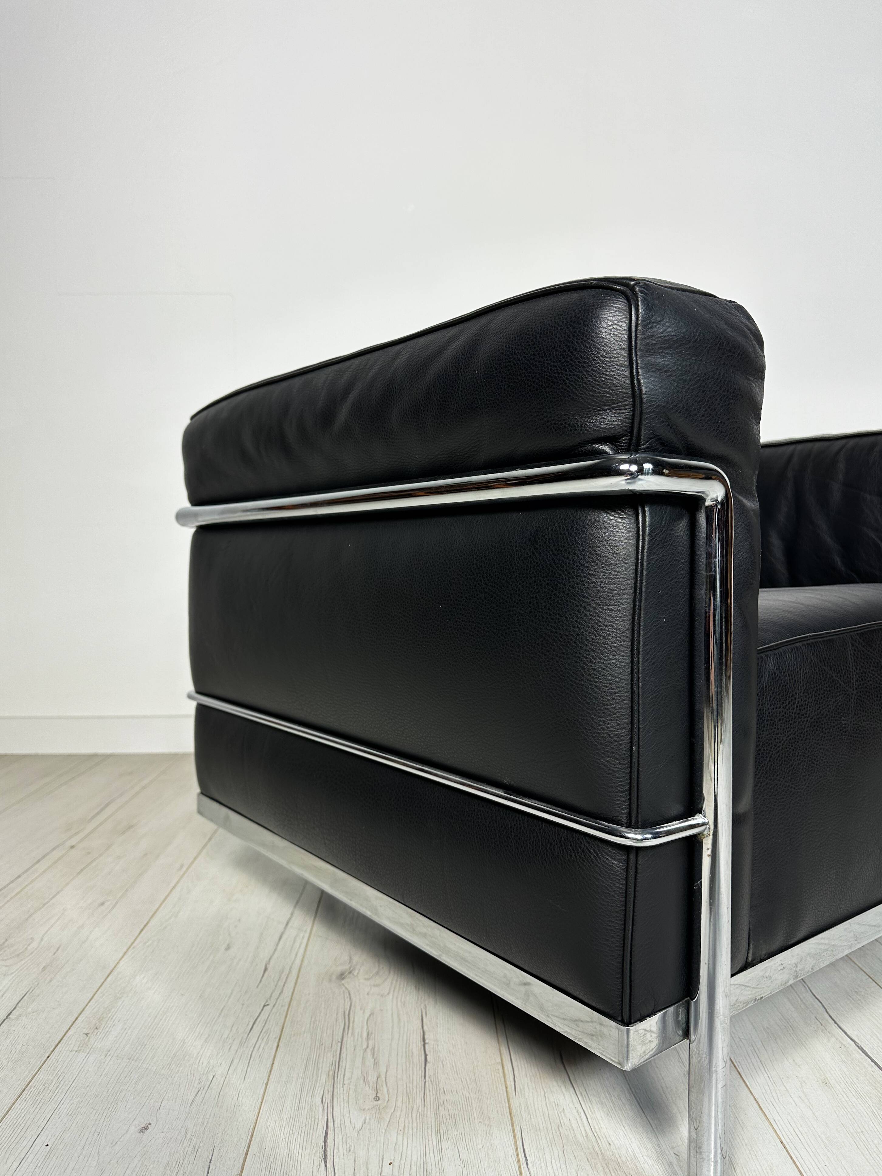 Fauteuil vintage en cuir lc3 par le corbusier & charlotte perriand - cassina