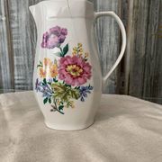 Vintage Alföldi pitcher in white porcelain with blue and red floral decoration, Folk Art.