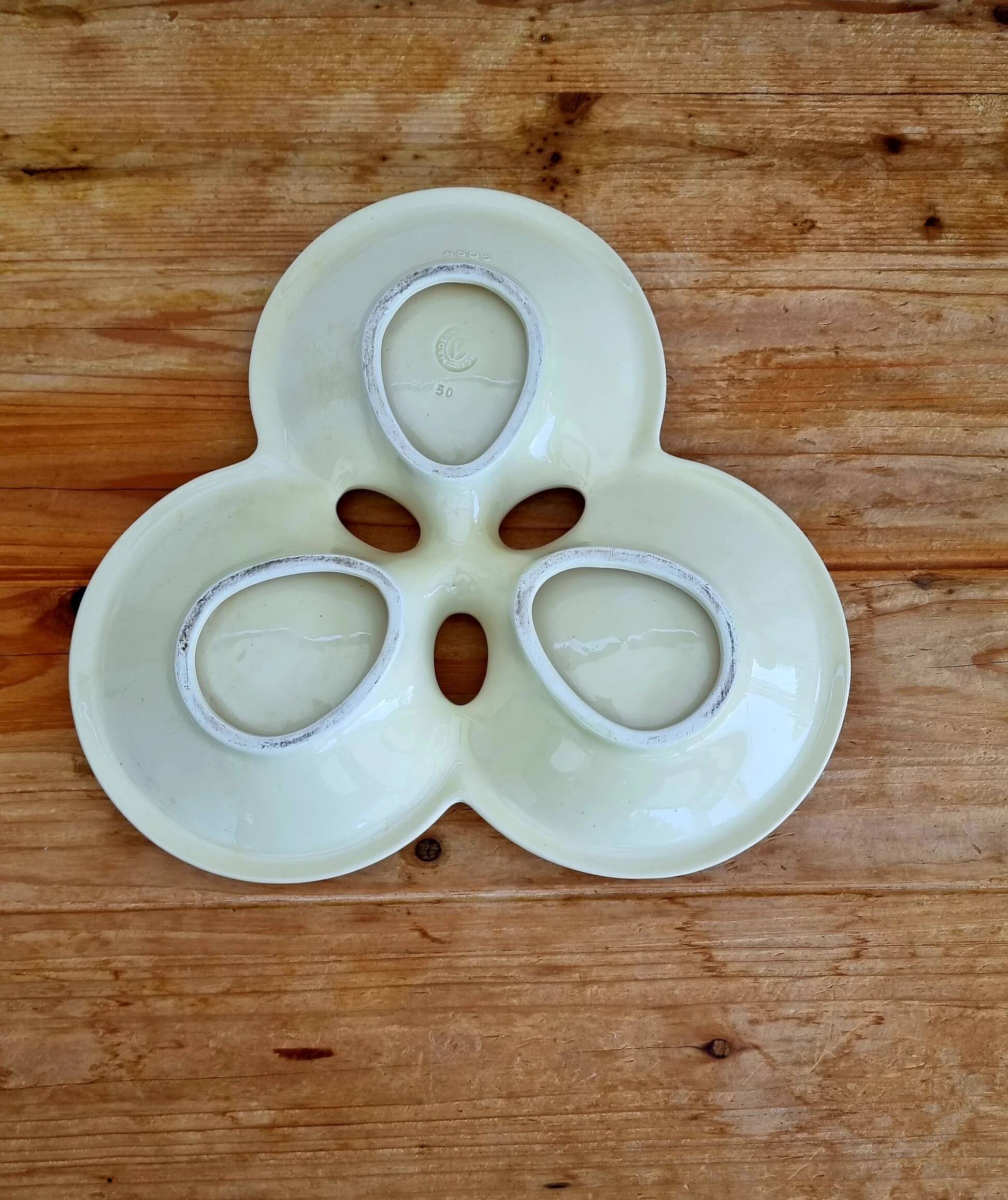 Vintage pink Verceram shell plate in French ceramic.
